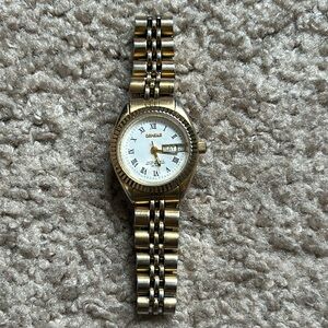 Geneve women’s vintage swiss quartz gold tone dainty stainless steel wristwatch‎